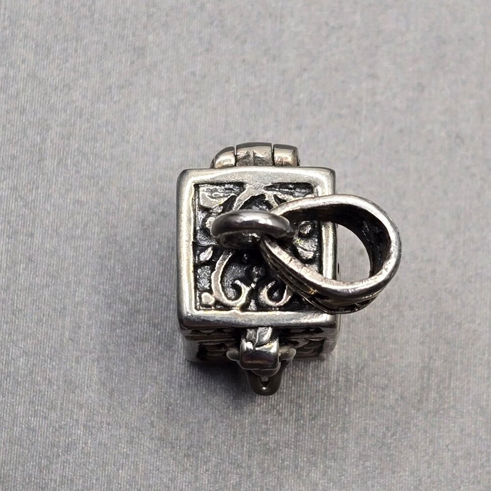 VTG 925 Sterling Silver 3D Prayer Box Pendant .75" Repoussé Design Signed DHS - Picture 7 of 12